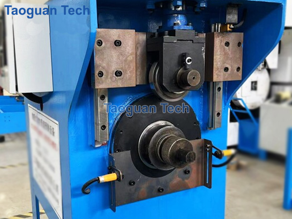 Automatic Steel Pipe-Grooving Machine